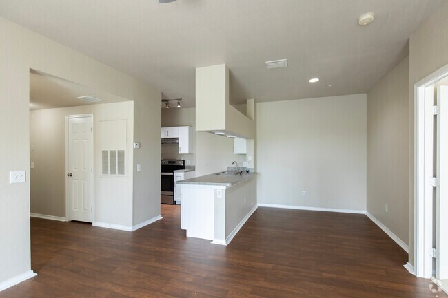 2BR, 2BA - 1062SF -7855 E Fletcher Ave Tampa, FL 33637 - The Preserve At Temple Terrace