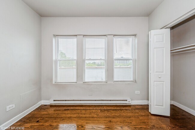 Foto del edificio - 1506 E 67th St