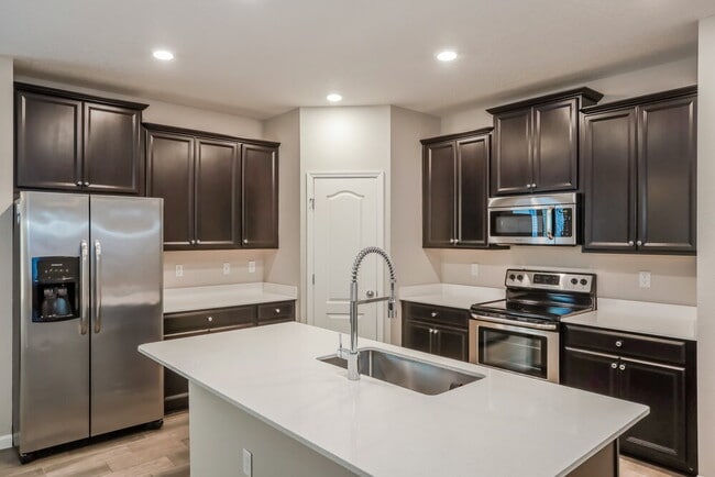 Foto del edificio - 16162 Blossom Lake Dr