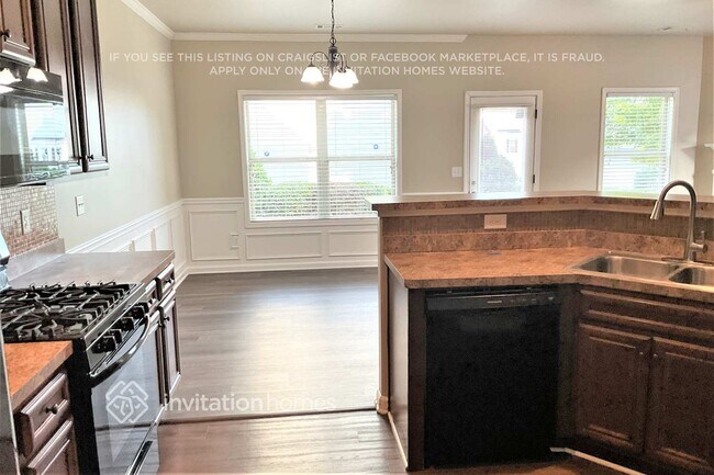 Foto del edificio - 3887 Lake Manor Way