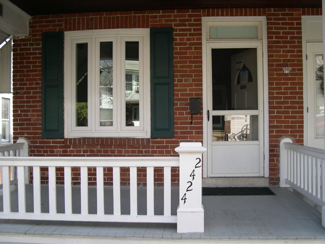 Building Photo - 2424 Filbert Ave