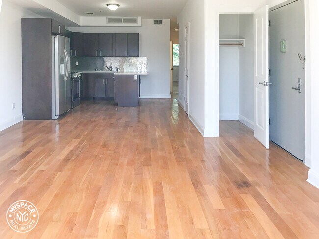 Foto del edificio - 475 E 8th St