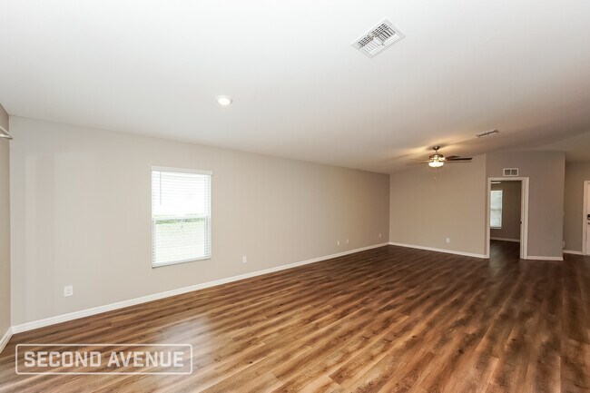 Foto del edificio - 5233 Farmington Ave