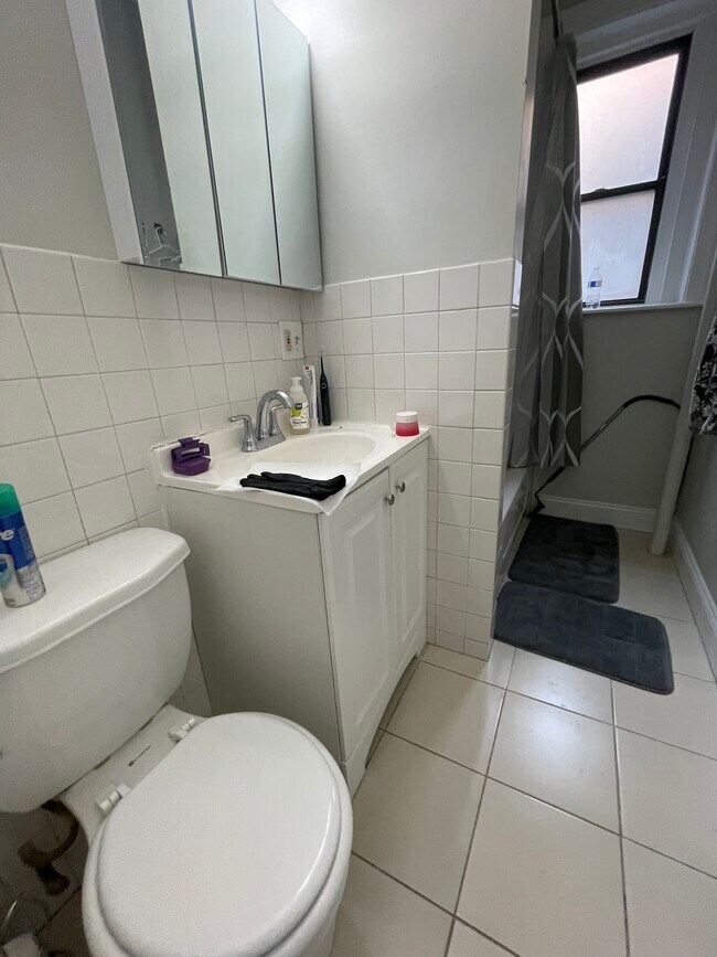 Building Photo - 63 Burbank St