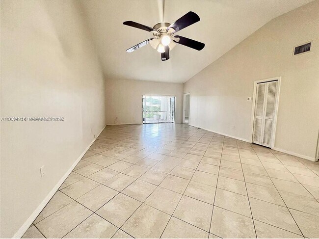 Foto del edificio - 642 Emerald Way E