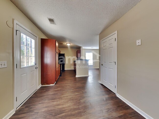 Foto del edificio - 8788 Red Oak Dr