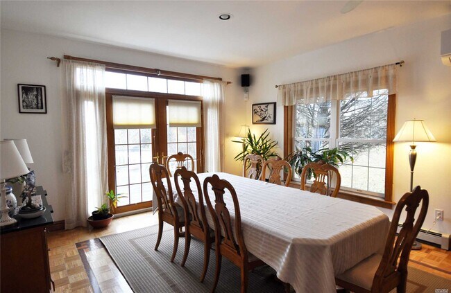 Foto del edificio - 72 Tuckahoe Ln