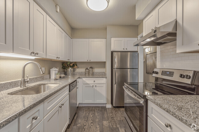 2BR, 2BA - 1034 SF C - Kitchen - The Fountains Apartments