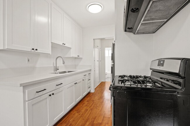 Foto del edificio - 1449 Princeton St