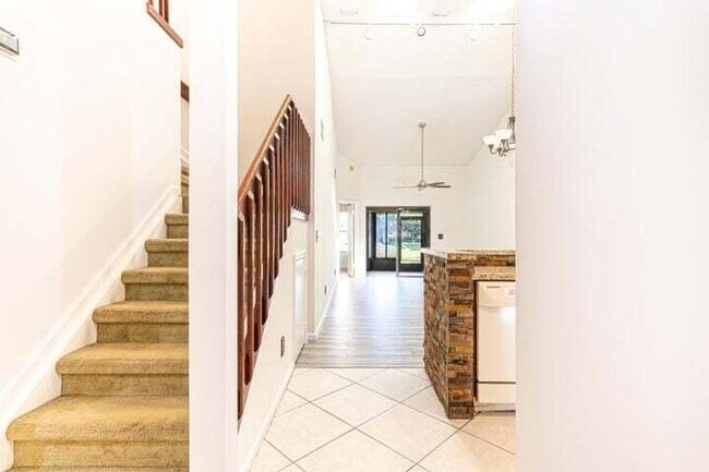 Foto del edificio - 3729 Collinwood Ln