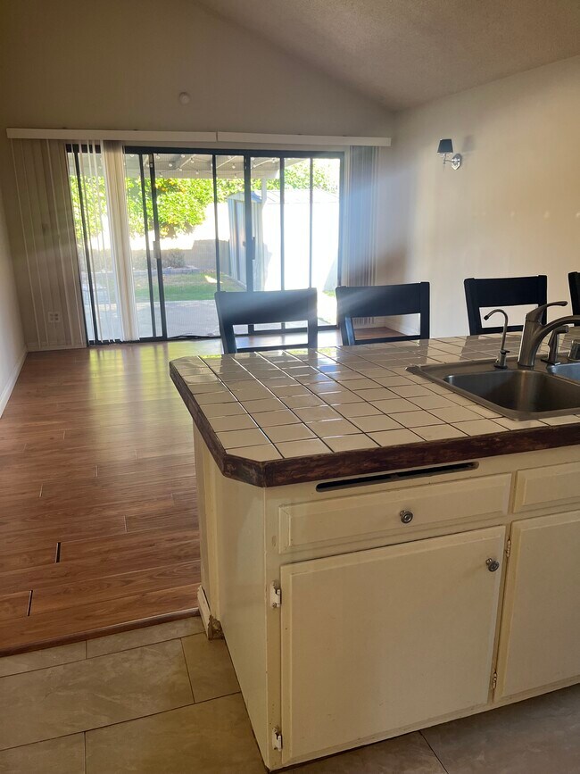 Foto del edificio - 18006 Pires Ave