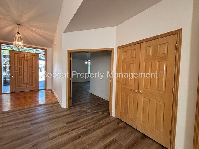 Building Photo - 1300 Bridle Way