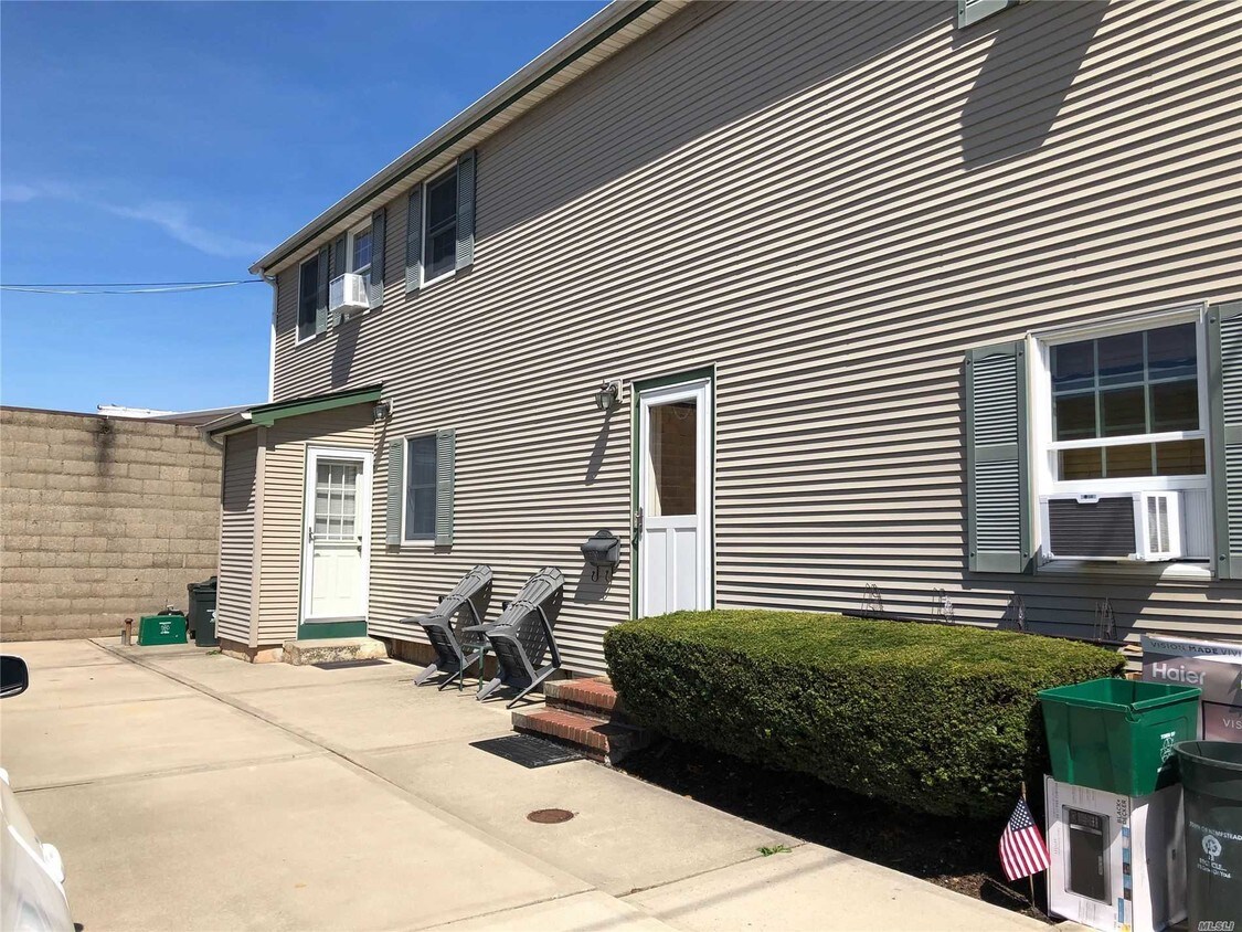 2757 Grand Ave, Bellmore, NY 11710 House Rental in Bellmore, NY