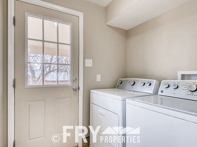 Foto del edificio - Beautifully remodeled 3-bedroom, 2.5-bath duplex in Wheat Ridge