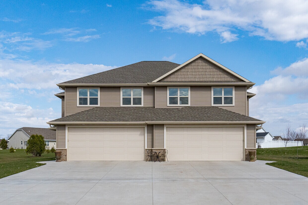 1139 Craftsmen Ct, Greenville, WI 54942 Townhome Rentals in