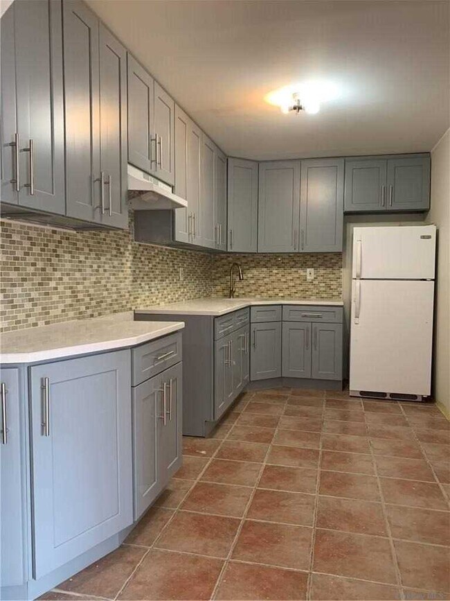 Building Photo - 1379 E 99th St