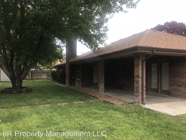 Building Photo - 1106 E Elm Ave