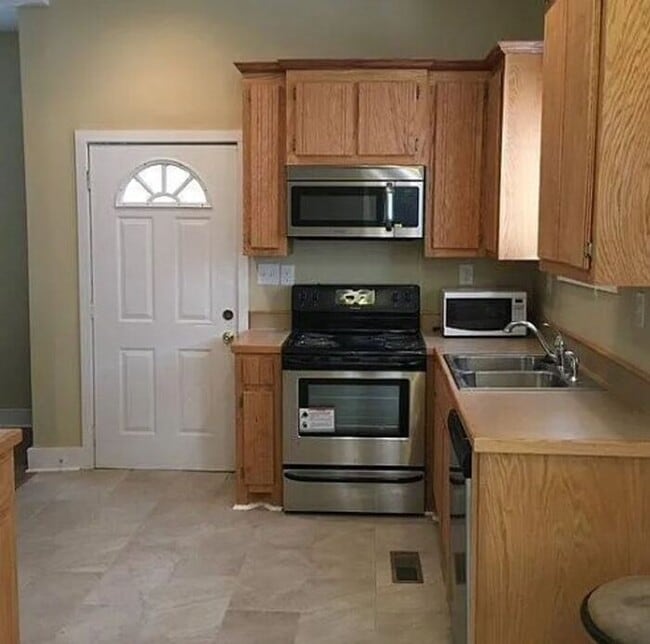 Photo - 139 Alexander St House