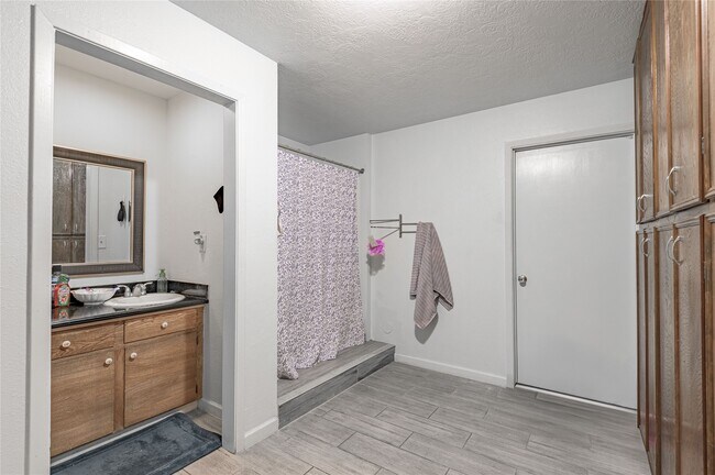 Building Photo - 2904 Old Houston Rd