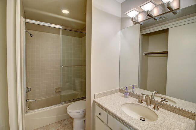 Building Photo - 3030 E Sierra Vista Dr