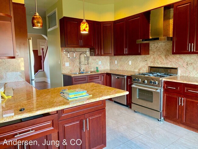 Foto del edificio - 3 br, 2.5 bath House - 7027 Geary Boulevard