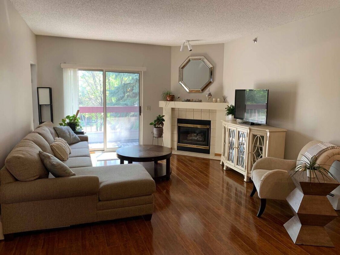 Primary Photo - 7540 Edinborough Way