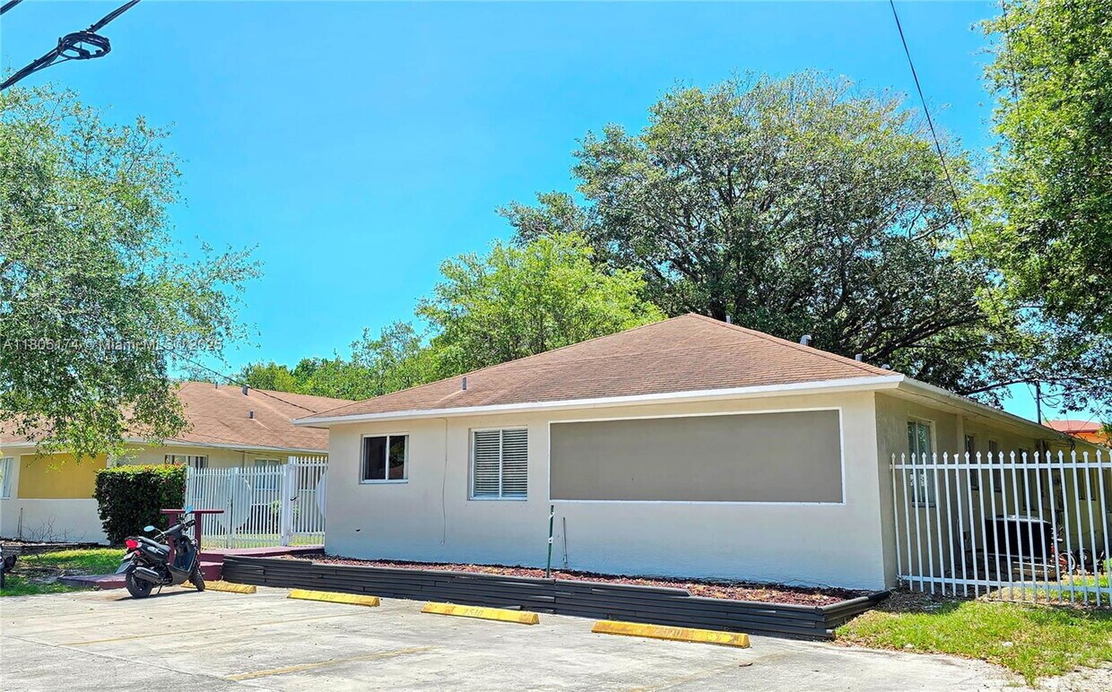 Foto principal - 2510 NE 184th Terrace