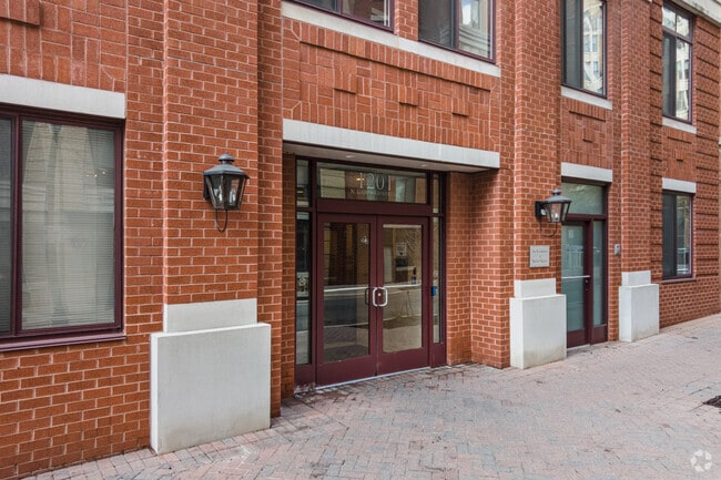 Building Photo - Station Square at Clarendon