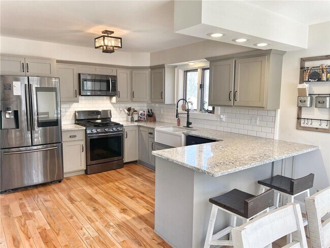 Foto del edificio - Remodeled 4 bedroom 2 bath 2 car Baxter Home