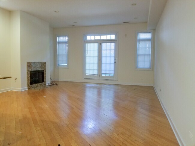 Foto del edificio - 3114 N Racine Ave