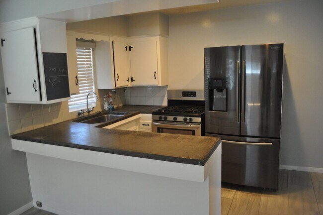 Foto del edificio - El Cajon 3 BR/1BA Single Family Detached H...