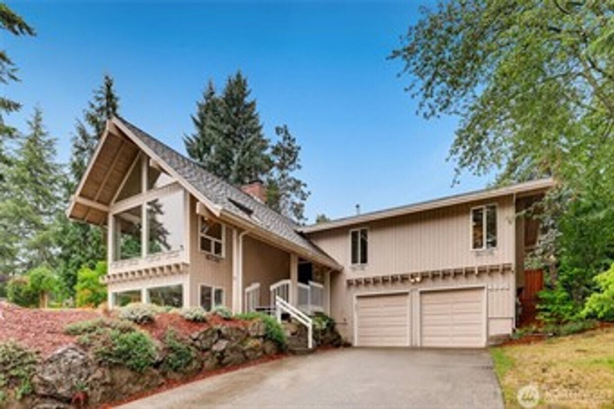 Primary Photo - Available NOW, Great Location