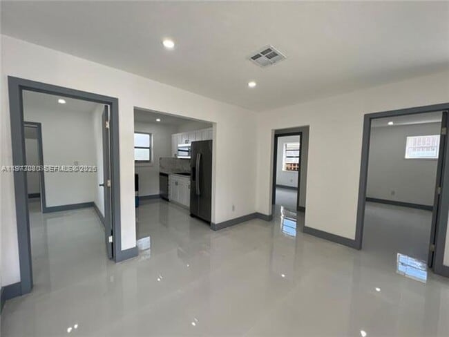 Foto del edificio - 2441 NW 32nd St