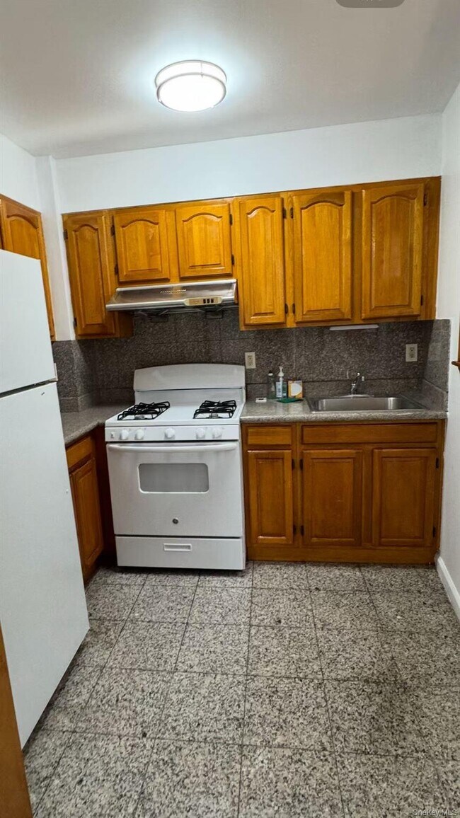 Foto del edificio - 70-50 45th Ave