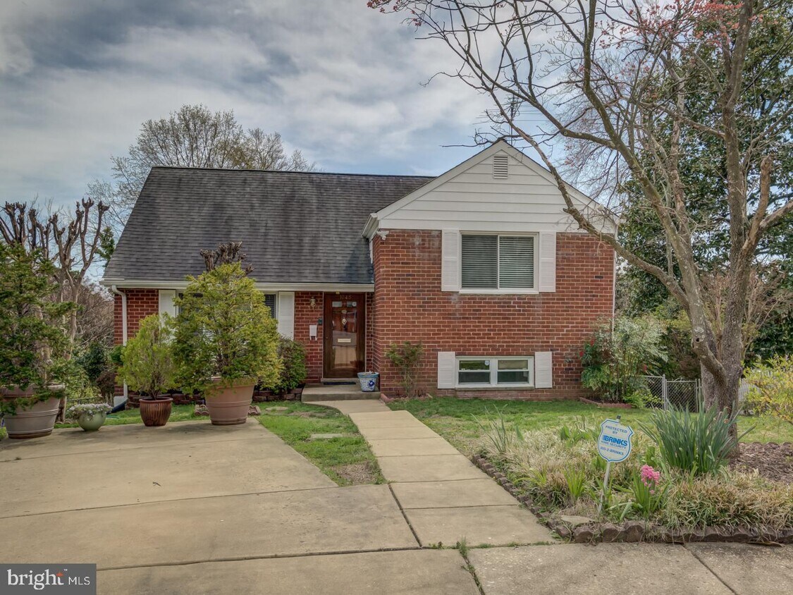 1045 Palmer Pl, Alexandria, VA 22304 House for Rent in Alexandria, VA