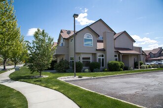 Building Photo - 379 Columbia Point Dr