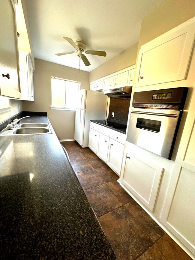 Foto del edificio - 1520 Highland Dr