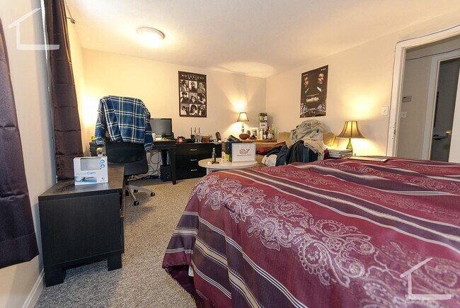 Building Photo - Allston Town-House 1