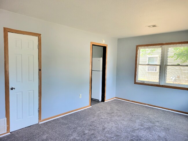 Building Photo - 3225 E Idlewild Dr