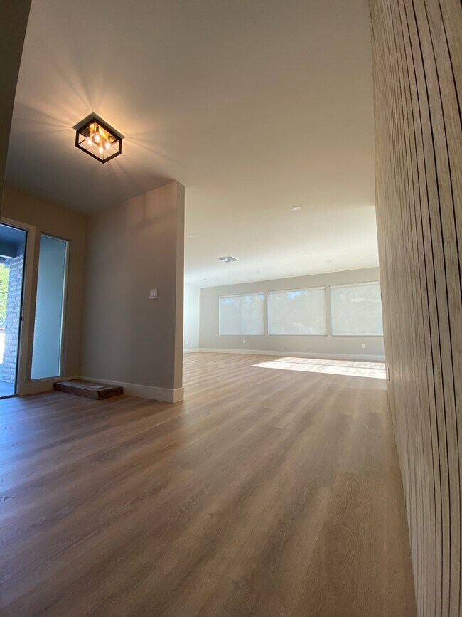 Foto del edificio - 4856 Pacifica Dr