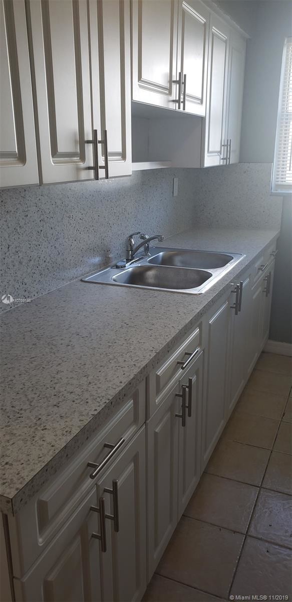 Foto del edificio - 1037 NW 95th St