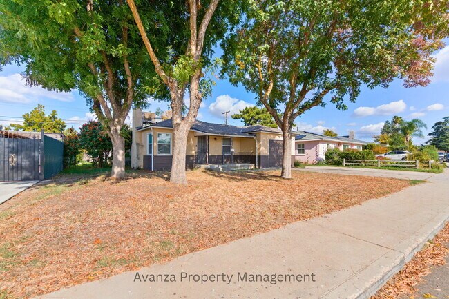Building Photo - Fresno Mayfair District - 4 Bedroom Home  1 Year Lease