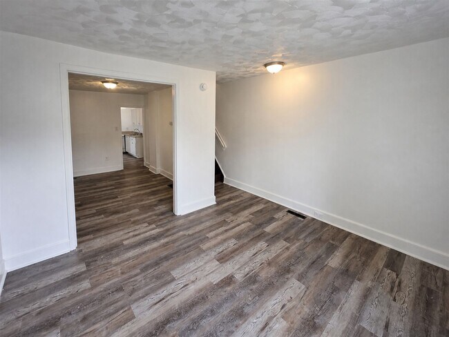 Foto del edificio - 317 E 13th St
