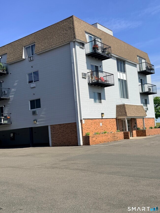 Foto del edificio - 115 Short Beach Rd