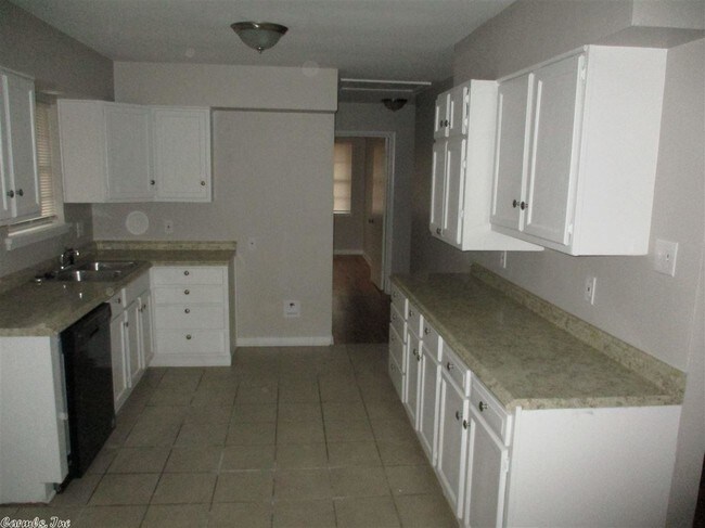 Building Photo - 4504 Lynn Ln