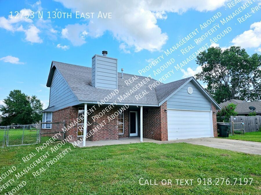 Primary Photo - Beautiful Collinsville Home Available NOW!