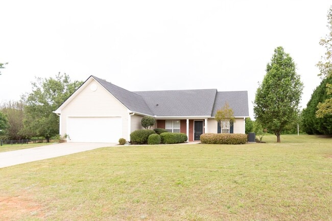 Photo - Beautiful 3 bedroom, 2 bath single family ... House