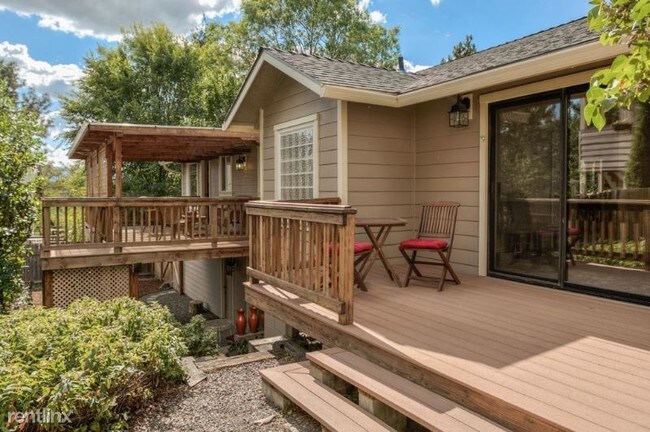 Building Photo - 1594 Angel Crest Dr