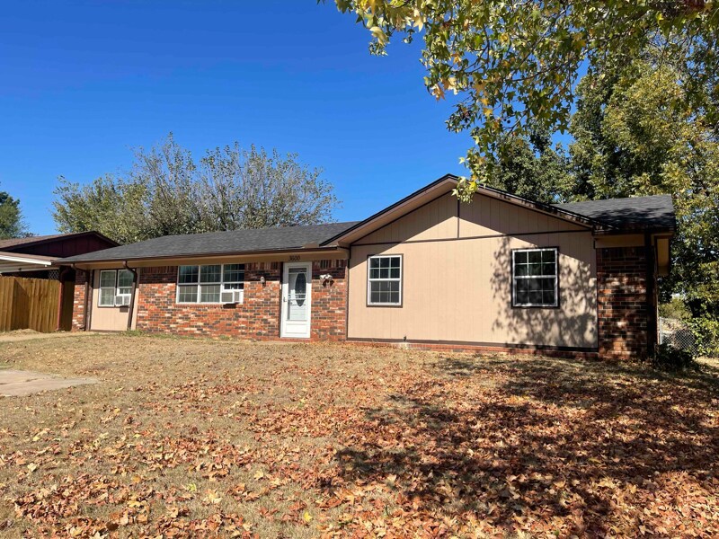 Foto principal - 3600 Harmony Dr