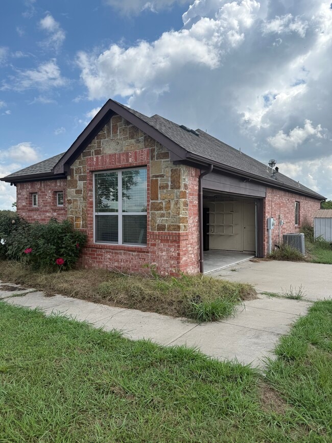 Building Photo - 3029 County Road 2606